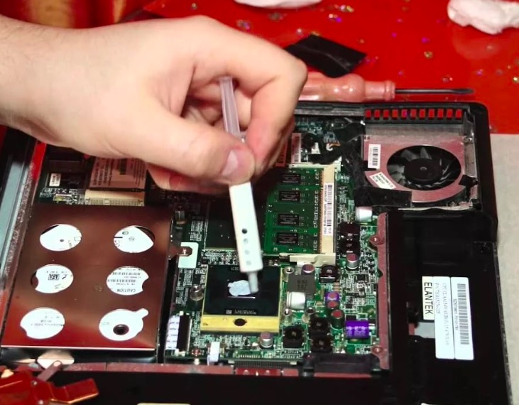 Чистка ноутбука от пыли и замена термопасты Таганская метро Москвы